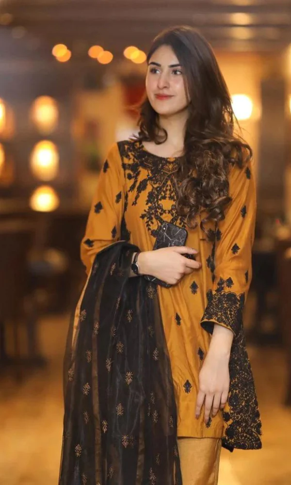 Zainab Chotani-3PC Linen Embroidered Shirt  (D)