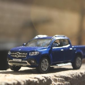 Kinsmart - 142 Scale Model Mercedez-Benz X-Class Pickup Diecast Model