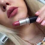 Pack of 3 lipsticks with different shades Smooth Application